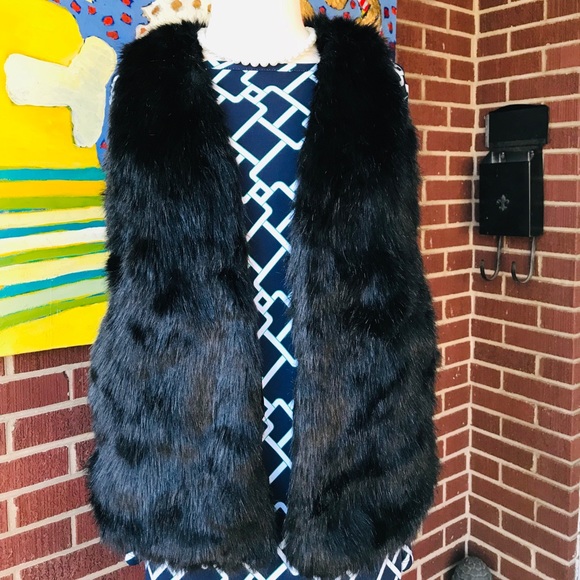 Decree Black Faux Fur Vest - Picture 2 of 7